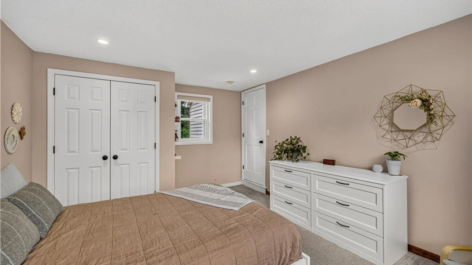 Property at 17 Sherrelwood Court, Amherst, NY 14221 25