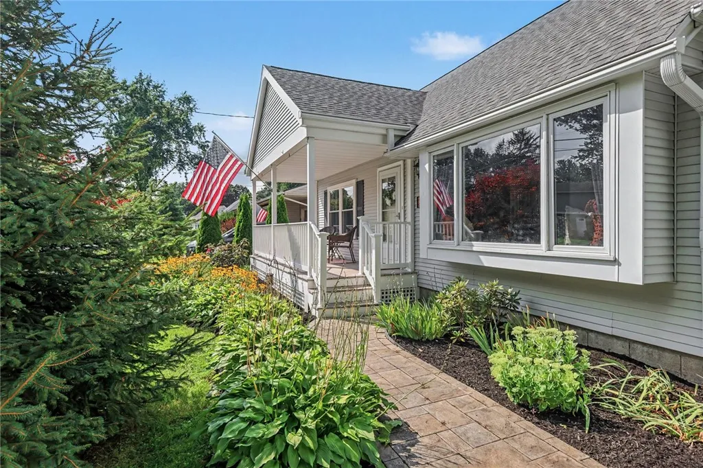 Property at 22 Packet Boat Drive, Perinton, NY 14450