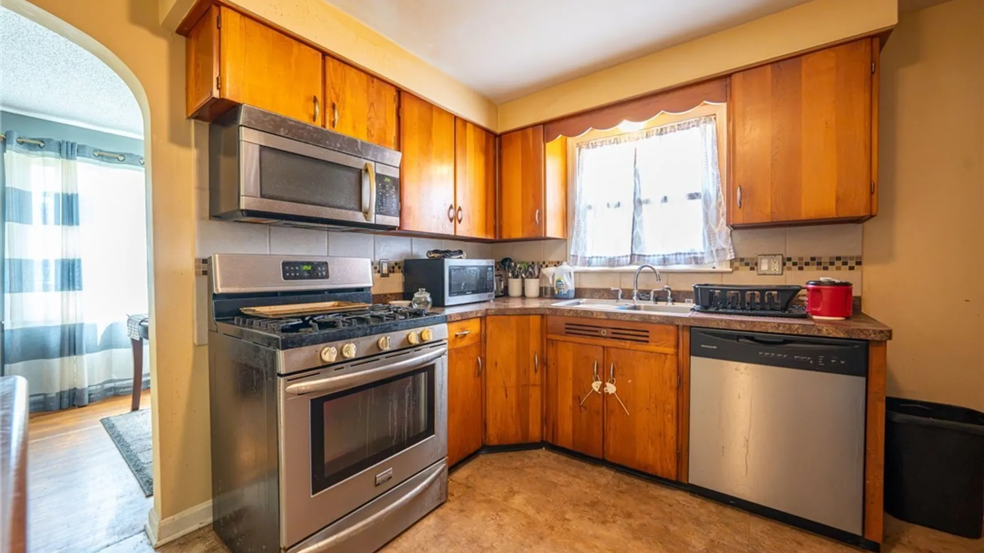 Property at 84 Alpine Place, Cheektowaga, NY 14225 8