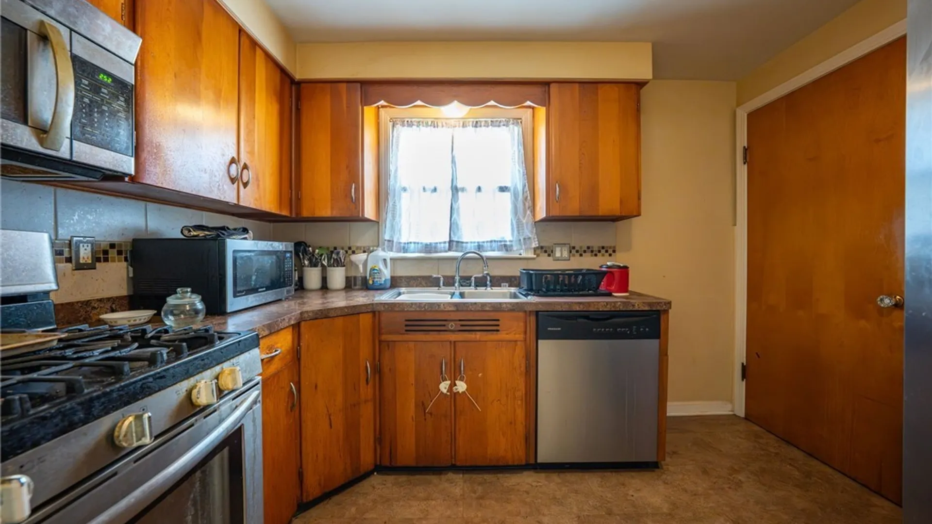 Property at 84 Alpine Place, Cheektowaga, NY 14225 7