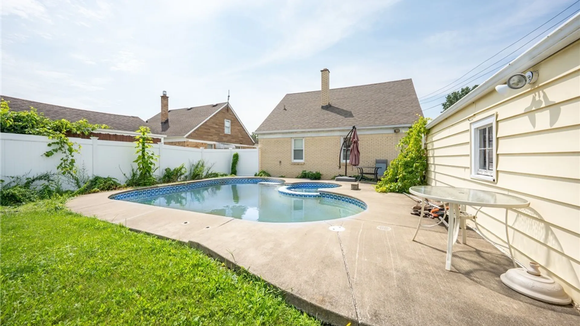 Property at 84 Alpine Place, Cheektowaga, NY 14225 30