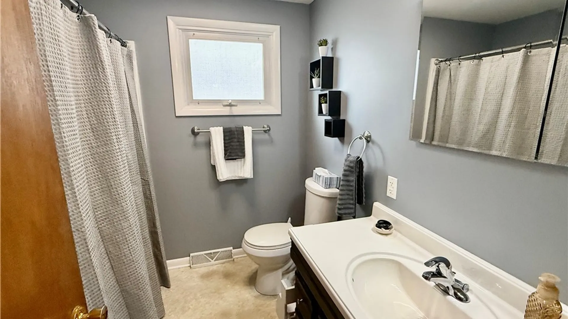 Property at 53 Angela Ln, Cheektowaga, NY 14225 20