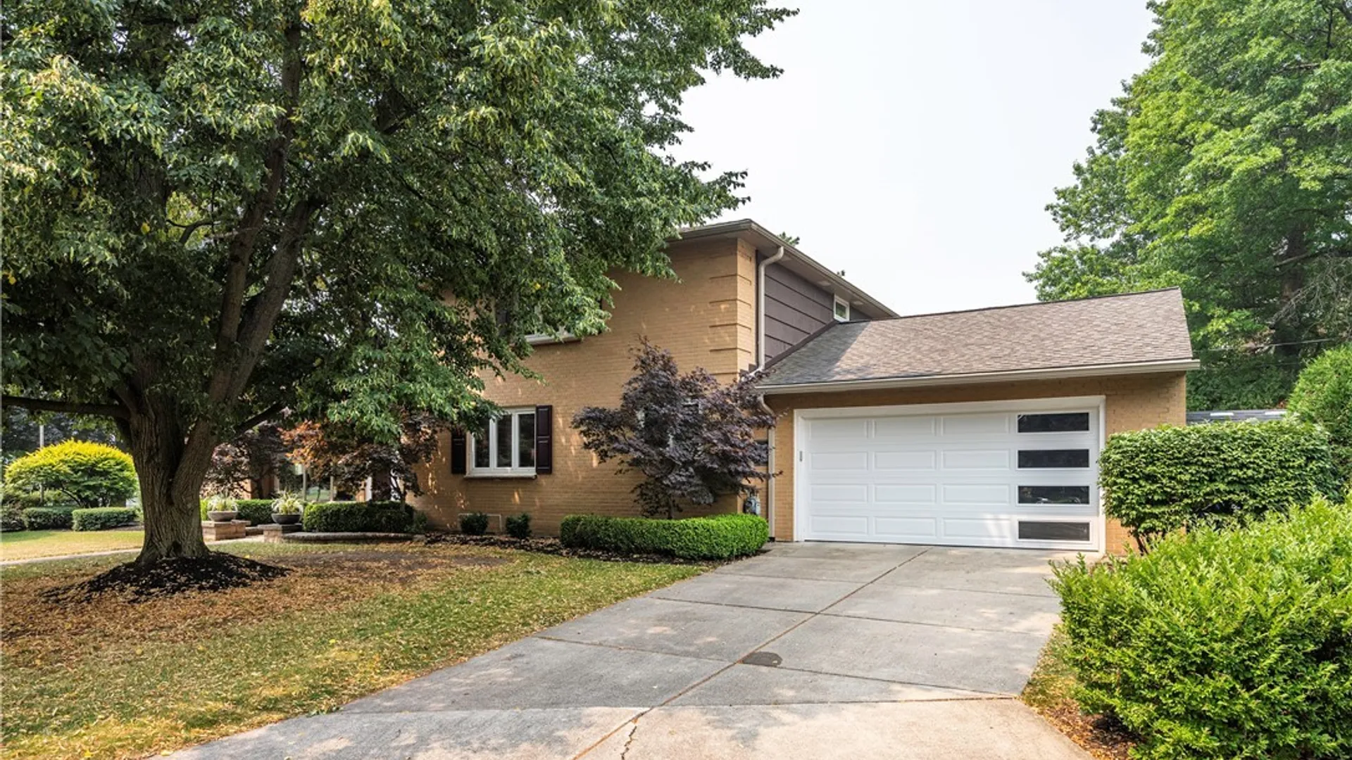 Property at 10 Randwood Lane, Buffalo, NY 14216 3