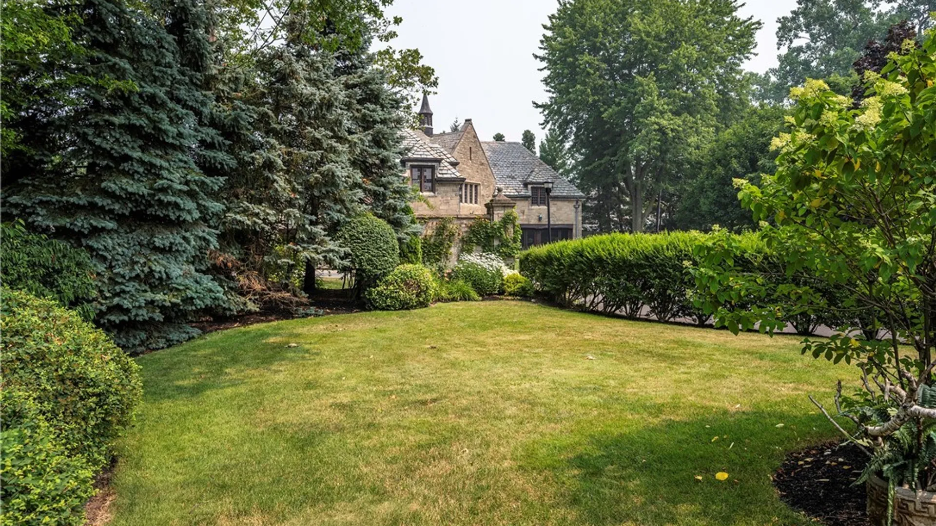 Property at 10 Randwood Lane, Buffalo, NY 14216 44