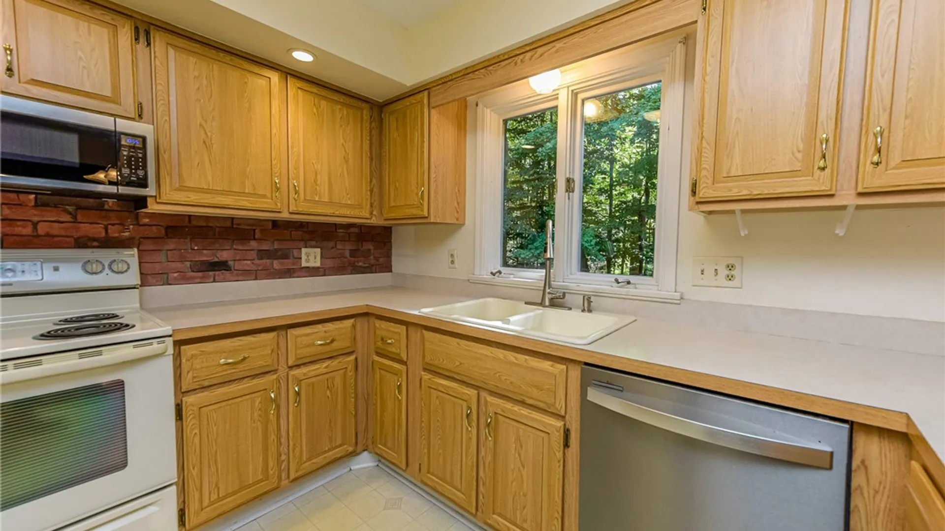 Property at 1216 Gerrads Cross, Webster, NY 14580 11