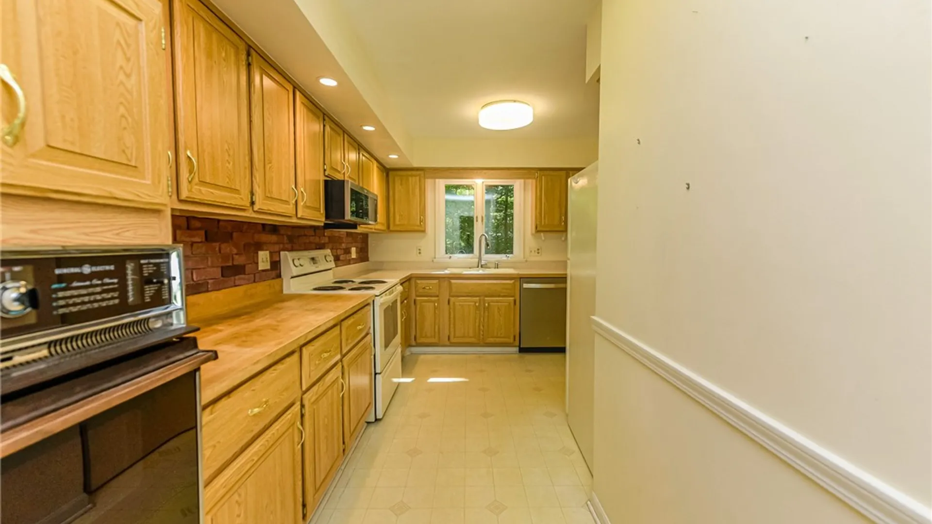 Property at 1216 Gerrads Cross, Webster, NY 14580 14