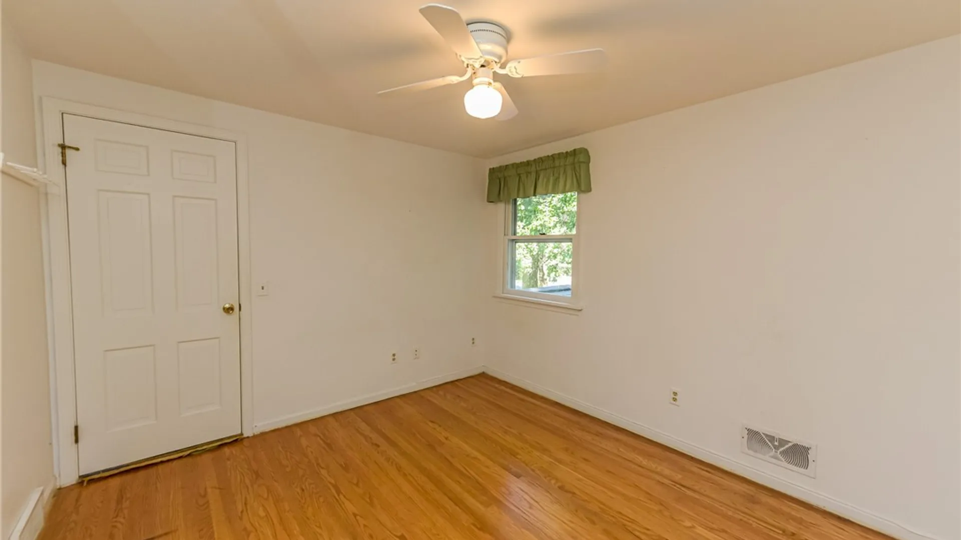 Property at 1216 Gerrads Cross, Webster, NY 14580 33
