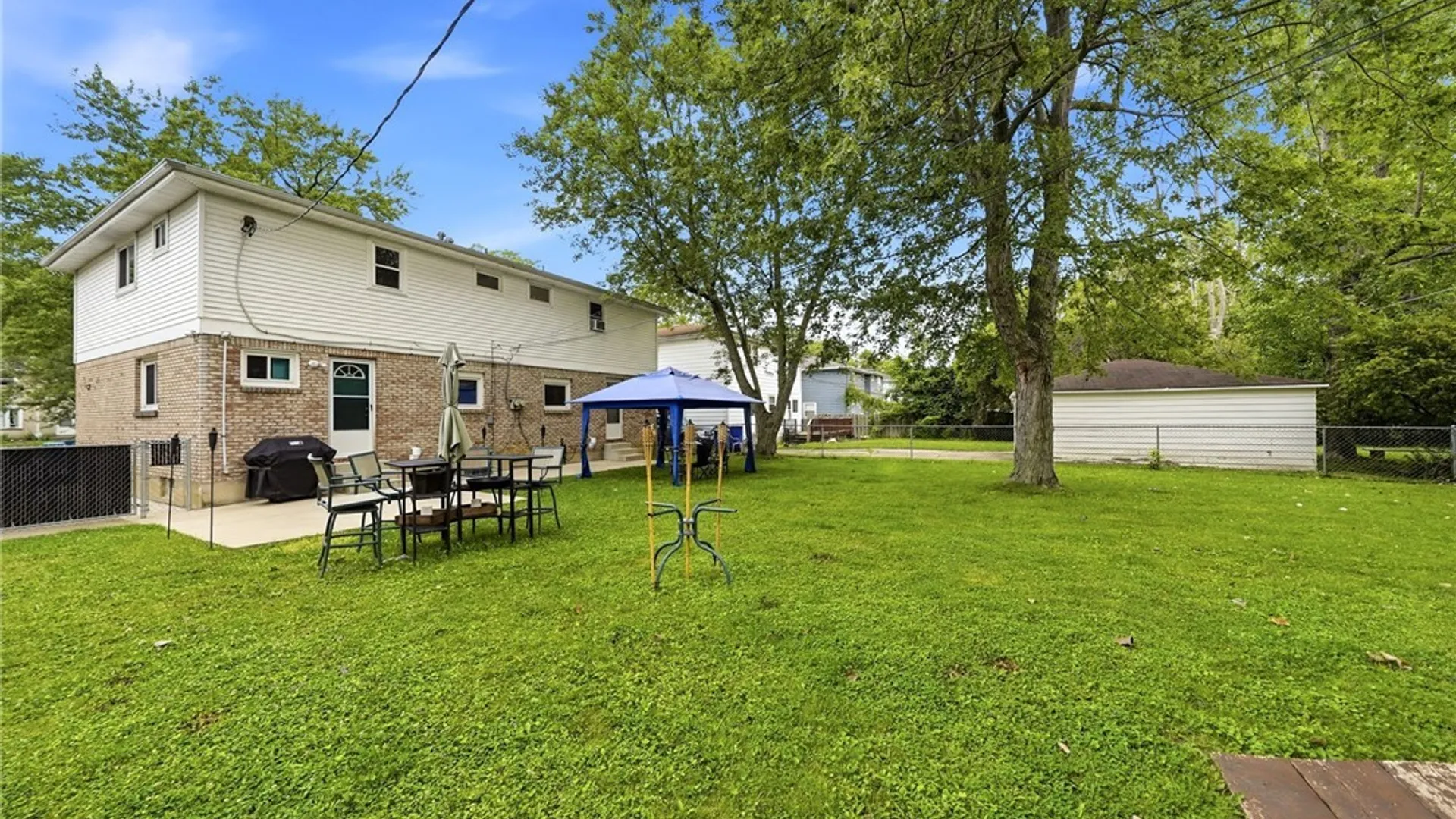 Property at 120 E Summerset Lane, Amherst, NY 14228 10