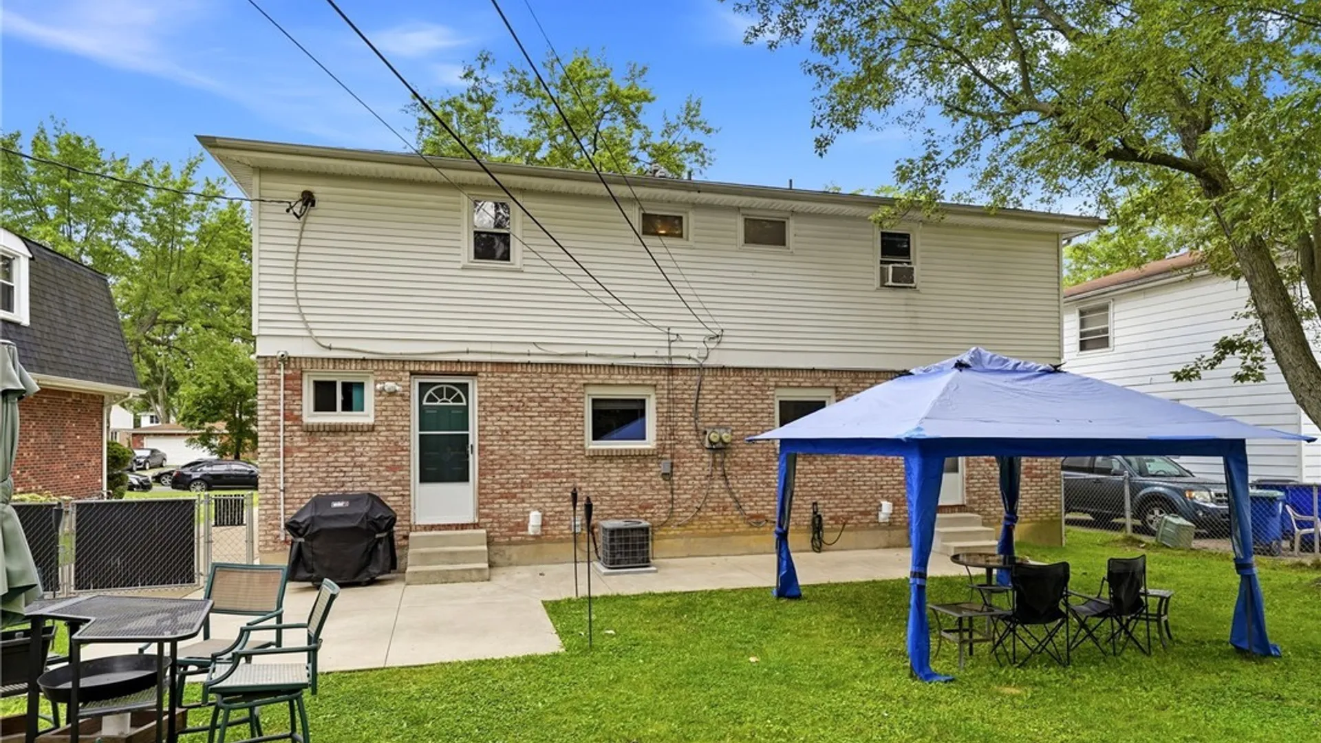 Property at 120 E Summerset Lane, Amherst, NY 14228 11