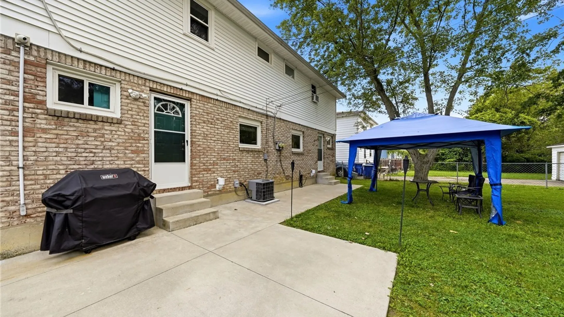 Property at 120 E Summerset Lane, Amherst, NY 14228 7