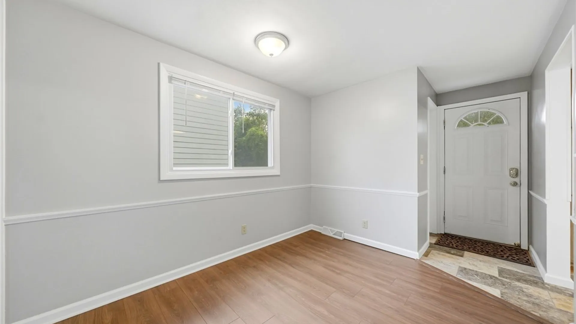 Property at 120 E Summerset Lane, Amherst, NY 14228 16