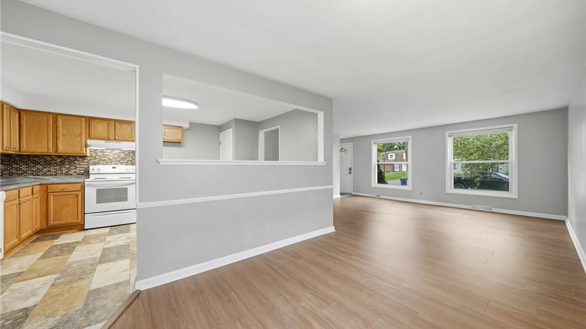Property at 120 E Summerset Lane, Amherst, NY 14228 17