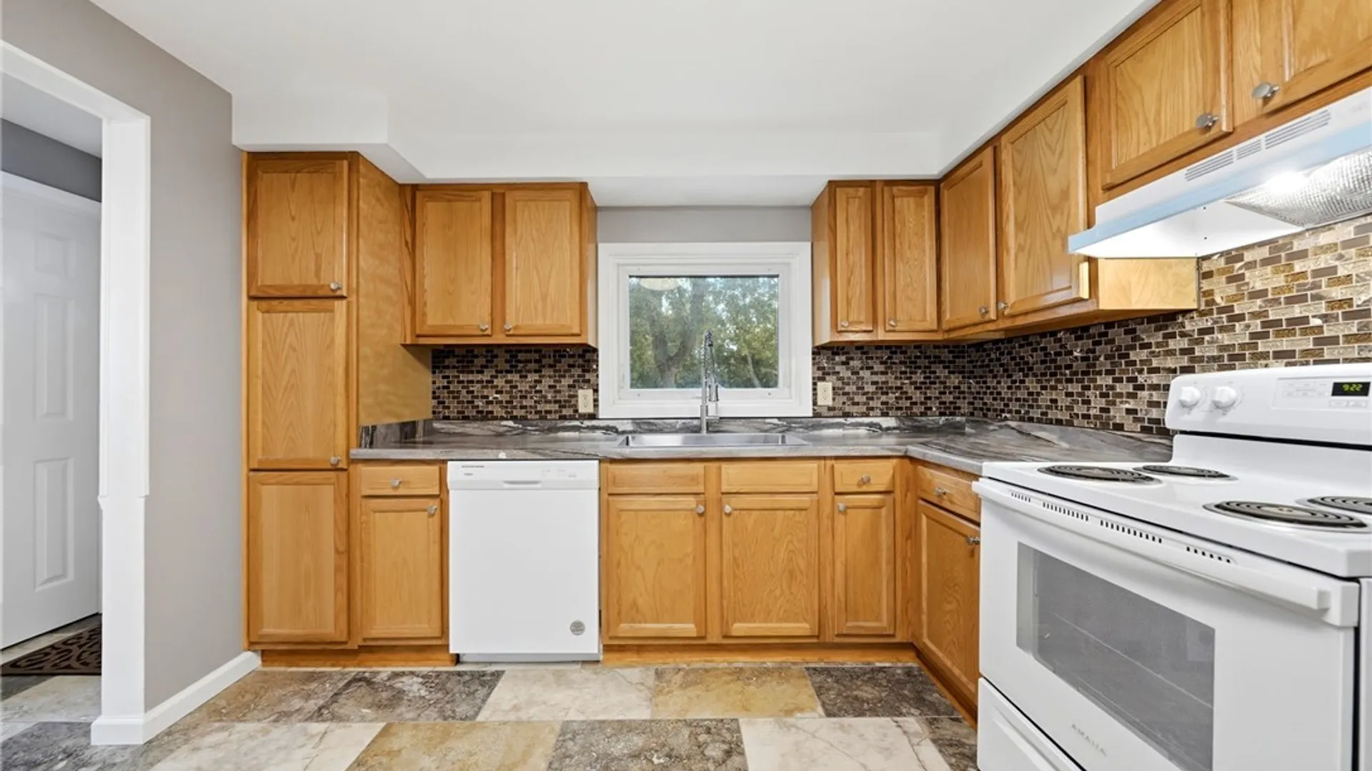 Property at 120 E Summerset Lane, Amherst, NY 14228 20