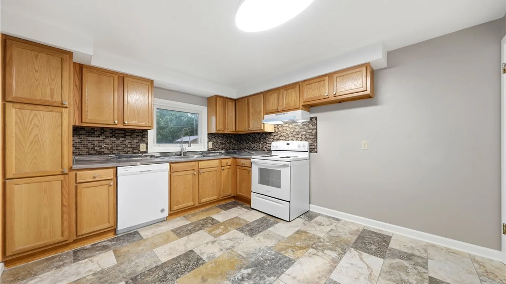 Property at 120 E Summerset Lane, Amherst, NY 14228 21