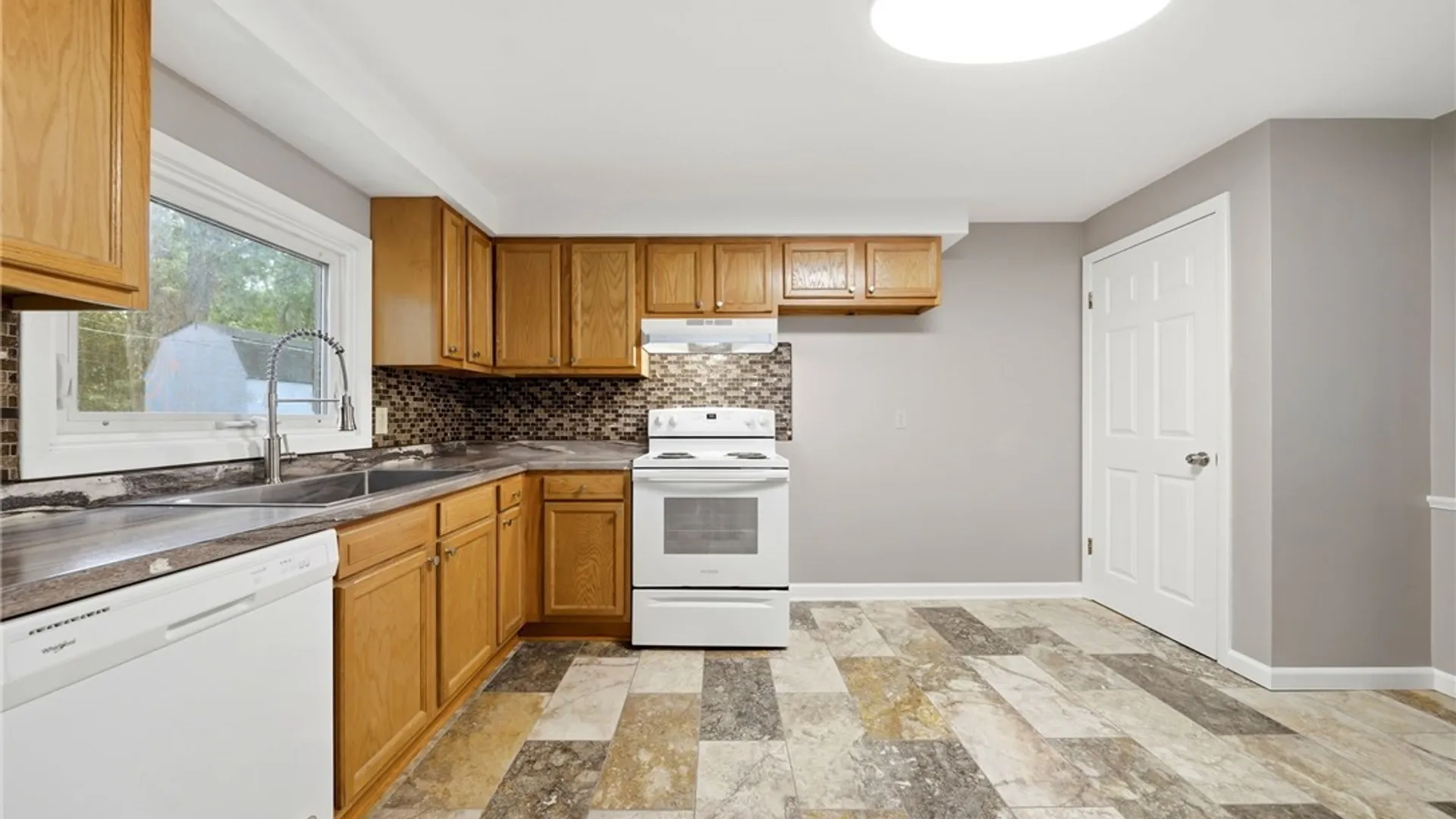 Property at 120 E Summerset Lane, Amherst, NY 14228 23