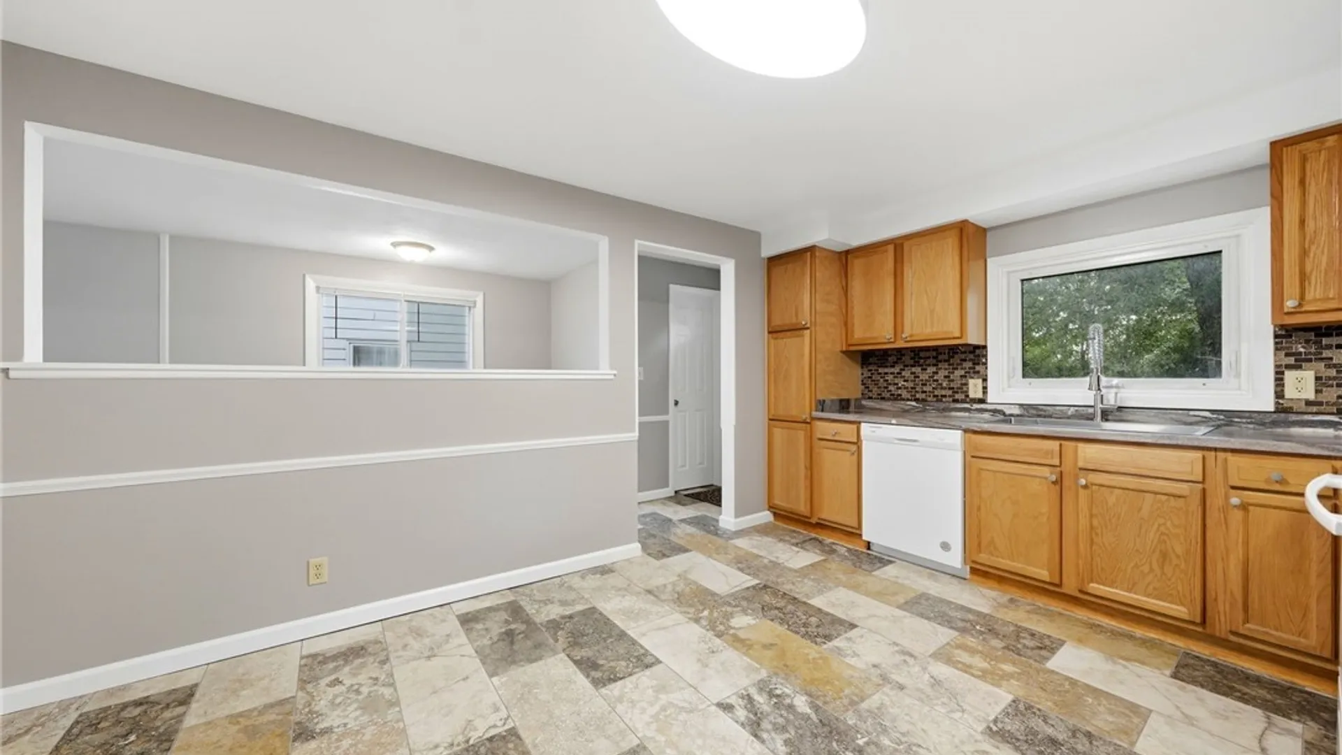 Property at 120 E Summerset Lane, Amherst, NY 14228 18