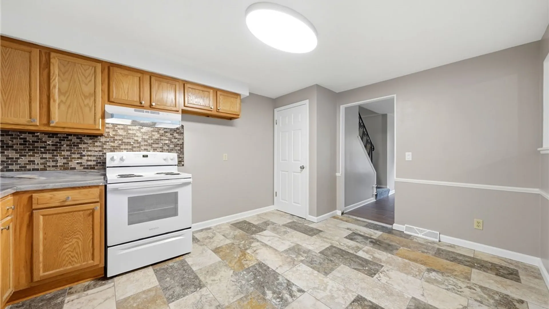 Property at 120 E Summerset Lane, Amherst, NY 14228 22