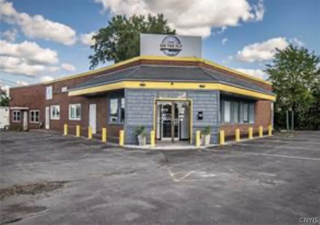 Property at 3604 Court Street, Salina, NY 13206