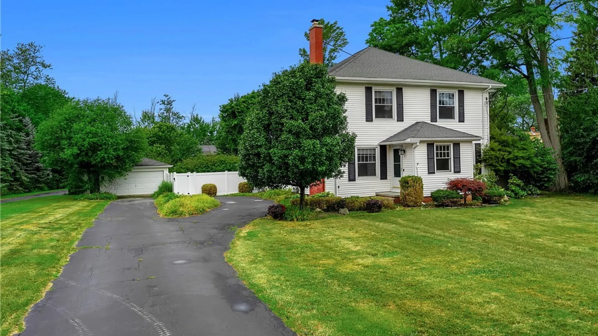 Property at 5274 Columbia Avenue, Hamburg, NY 14075 3