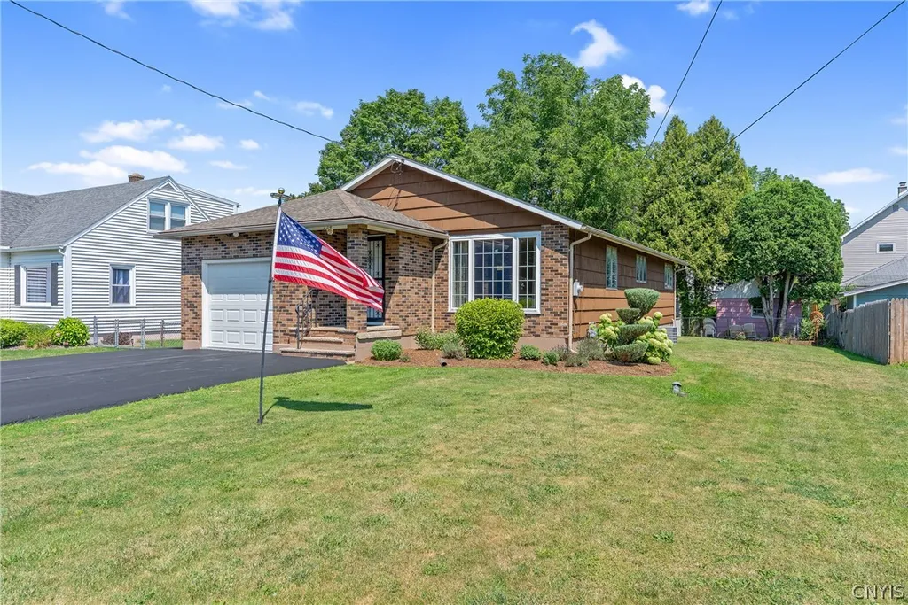 Property at 224 Kenwick Drive, Syracuse, NY 13208