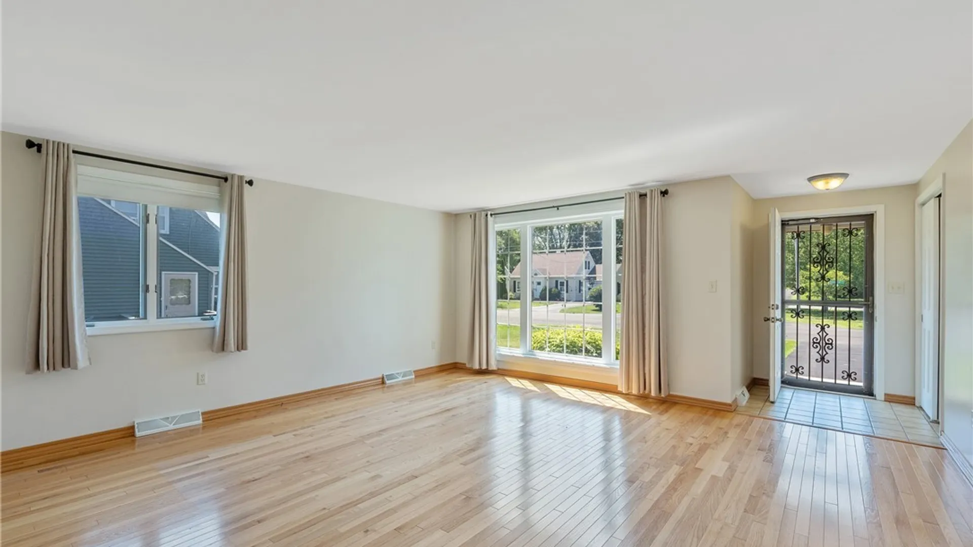 Property at 224 Kenwick Drive, Syracuse, NY 13208 5