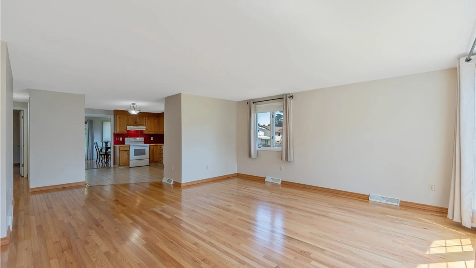 Property at 224 Kenwick Drive, Syracuse, NY 13208 8