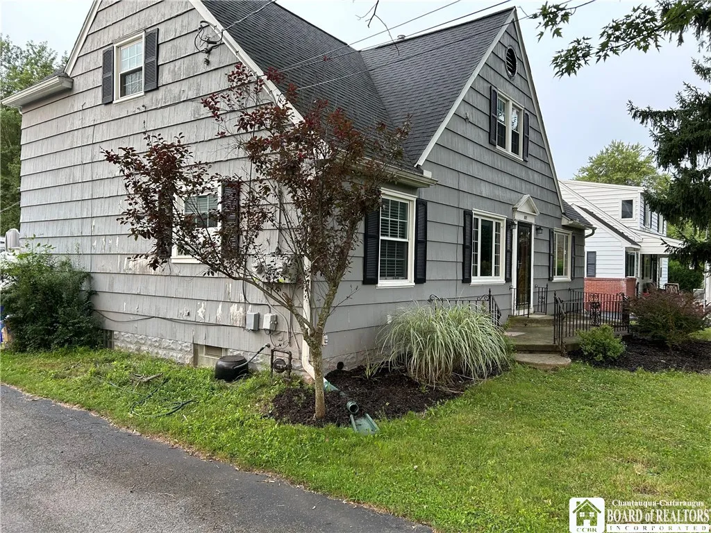 Property at 1115 Seneca Creek Road, West Seneca, NY 14224