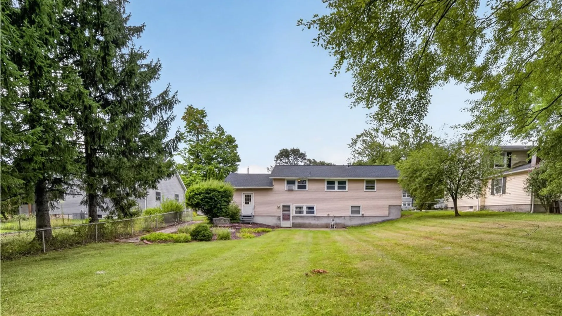 Property at 117 Suffolk Road, Camillus, NY 13219 27