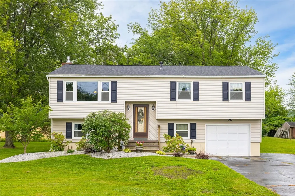Property at 1964 Paddy Ln, Ontario, NY 14519