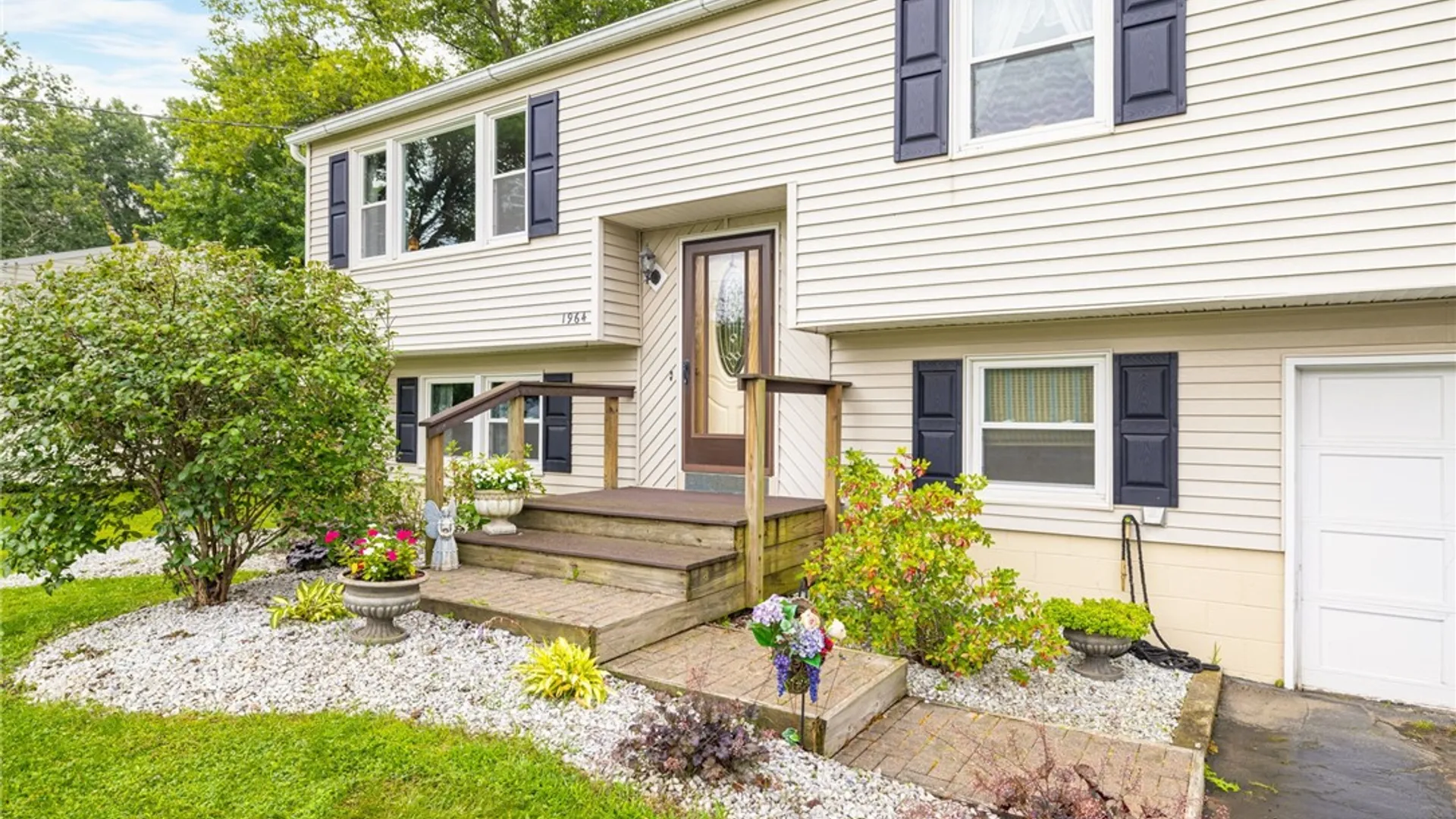 Property at 1964 Paddy Ln, Ontario, NY 14519 9