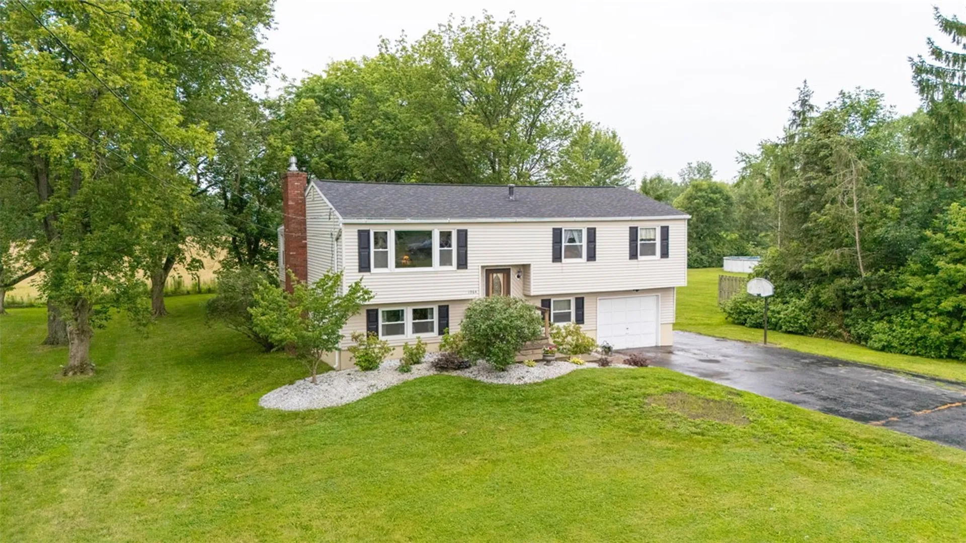 Property at 1964 Paddy Ln, Ontario, NY 14519 4