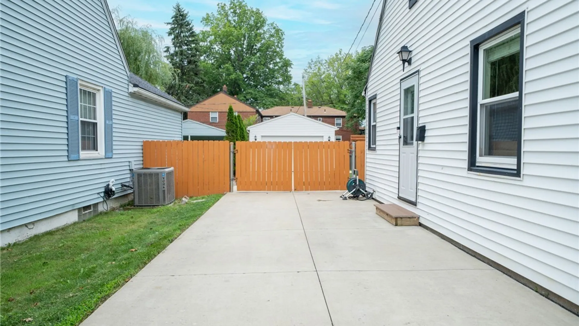 Property at 177 Downing Street, Buffalo, NY 14220 4