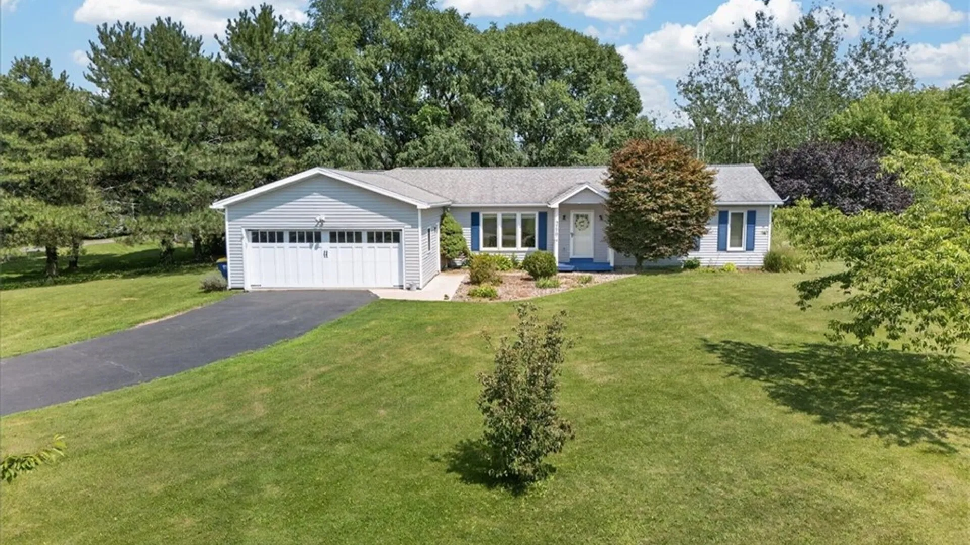 Property at 5770 Coppersmith Trl, Ontario, NY 14519 3