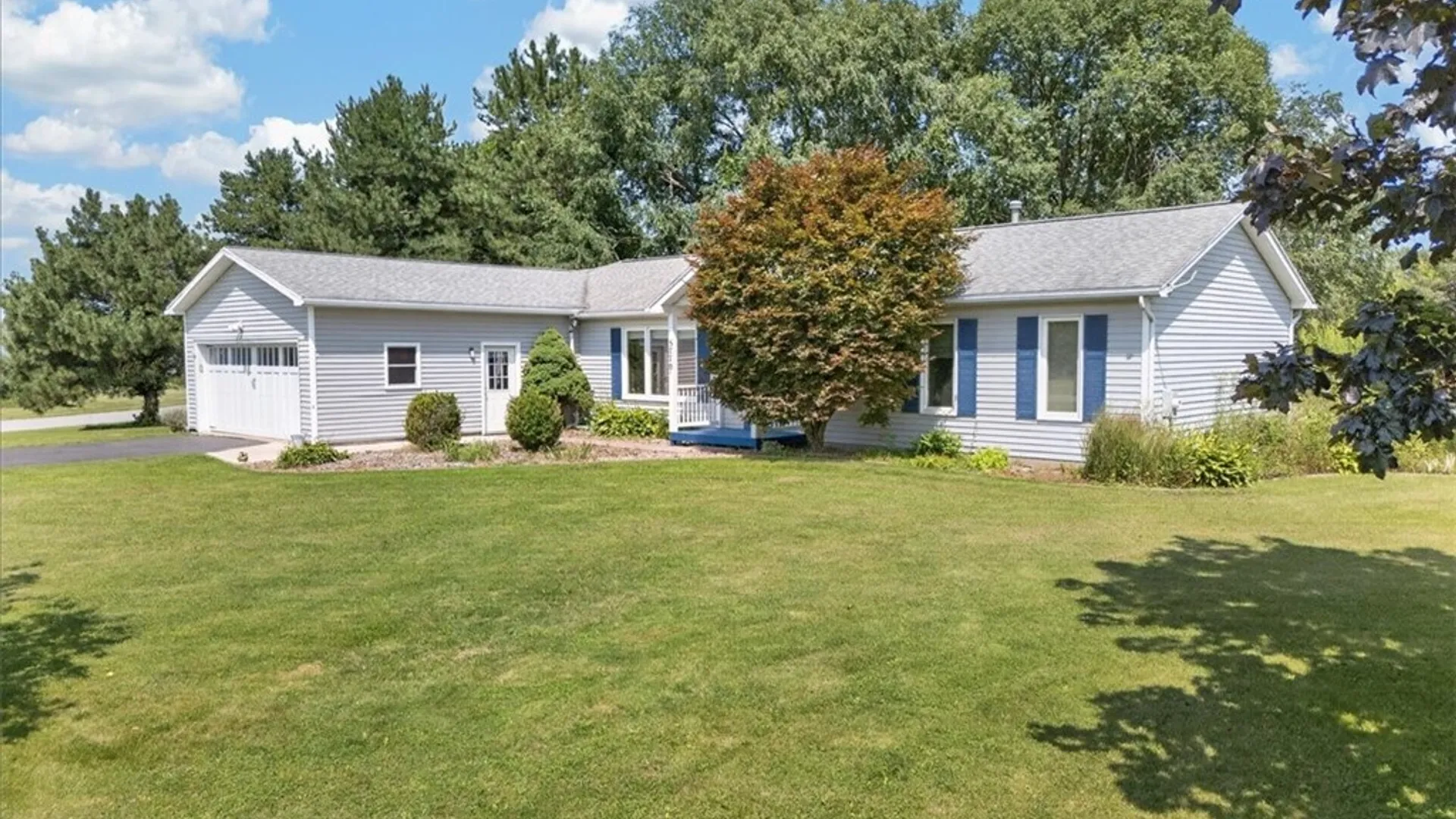Property at 5770 Coppersmith Trl, Ontario, NY 14519 4