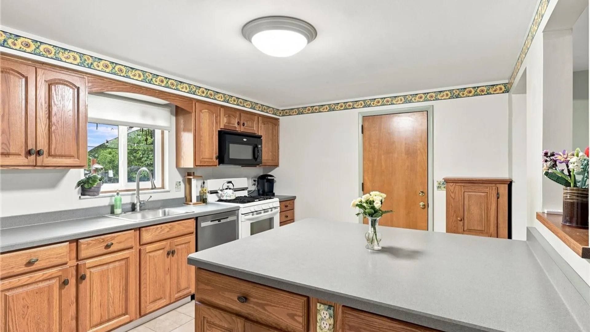 Property at 450 El Mar Drive, Greece, NY 14616 8