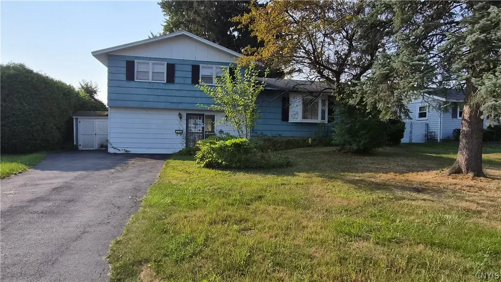 Property at 208 Skyview Drive, Salina, NY 13088