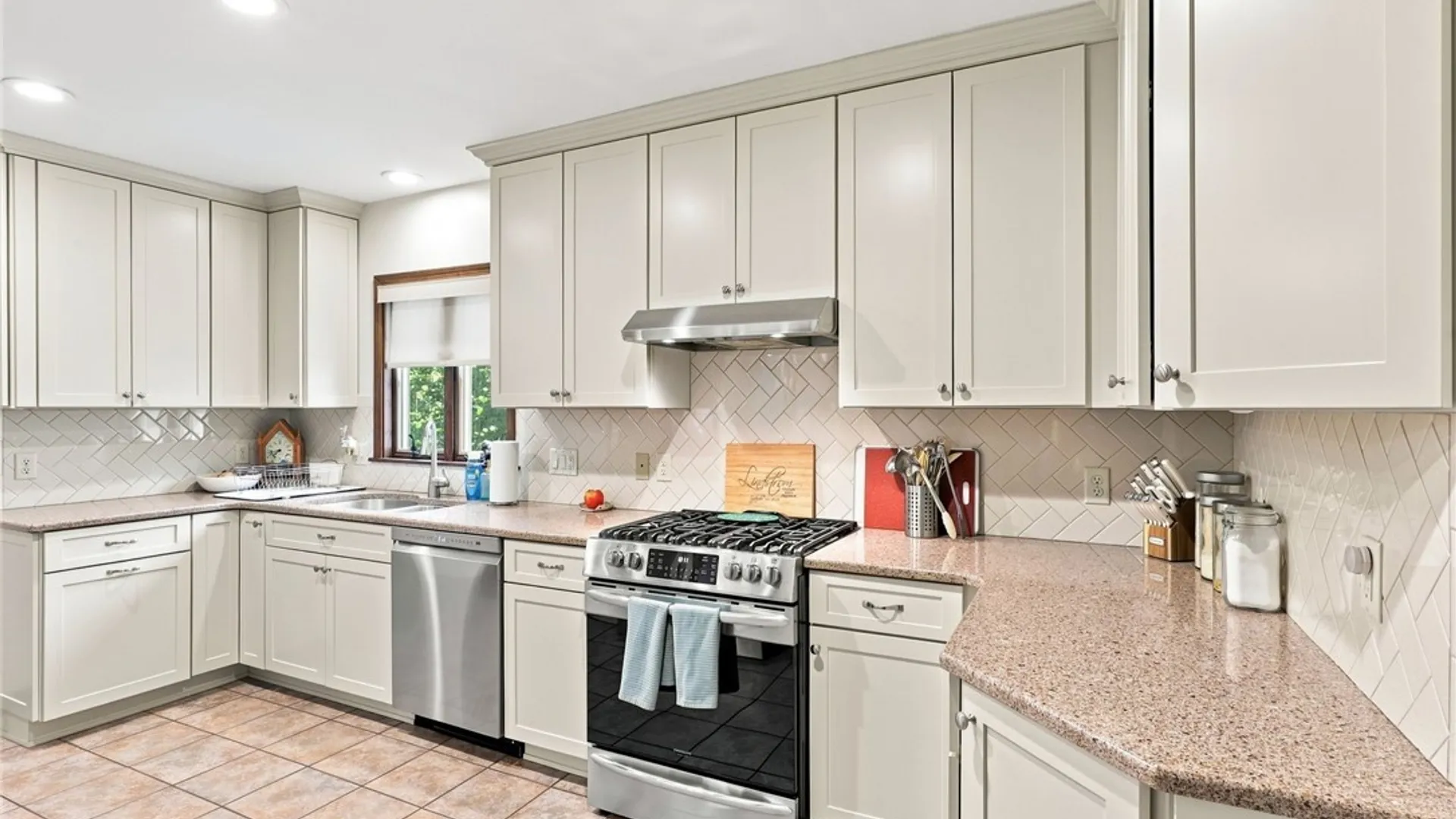 Property at 68 Radcliffe Road, Buffalo, NY 14214 16