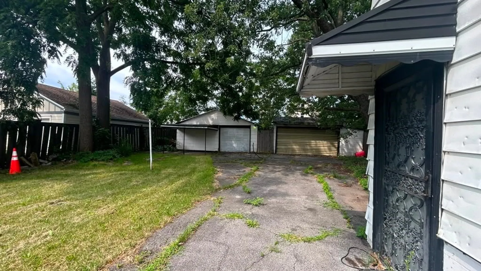 Property at 114 Manhattan Avenue, Buffalo, NY 14215 4