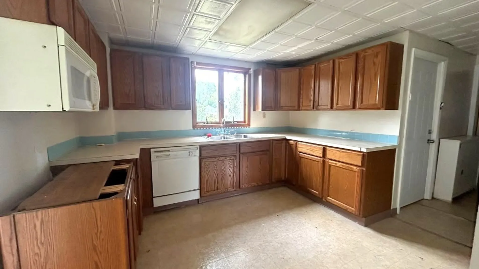 Property at 114 Manhattan Avenue, Buffalo, NY 14215 9