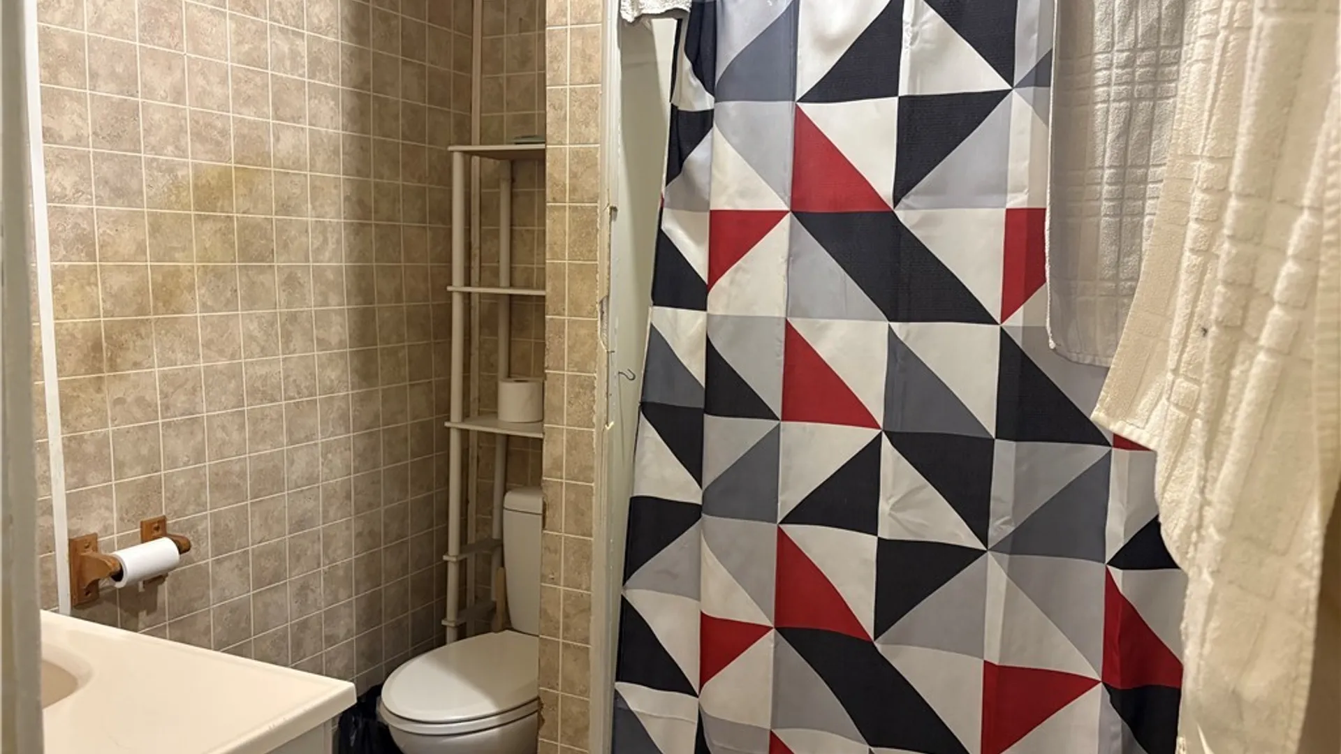 Property at 2253 Ontario Avenue, Niagara Falls, NY 14305 18