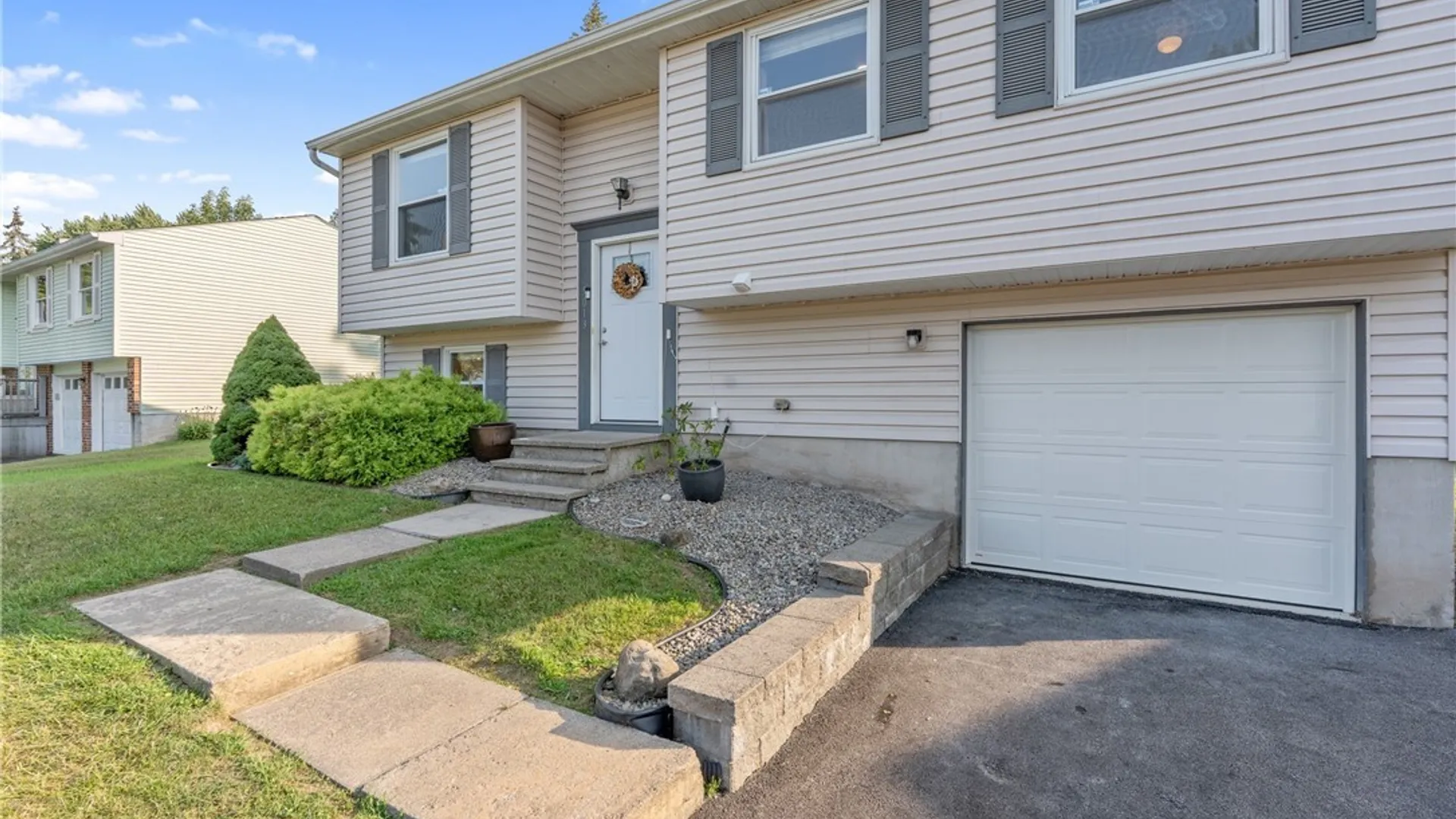 Property at 5013 Dahlia Circle, Clay, NY 13088 3
