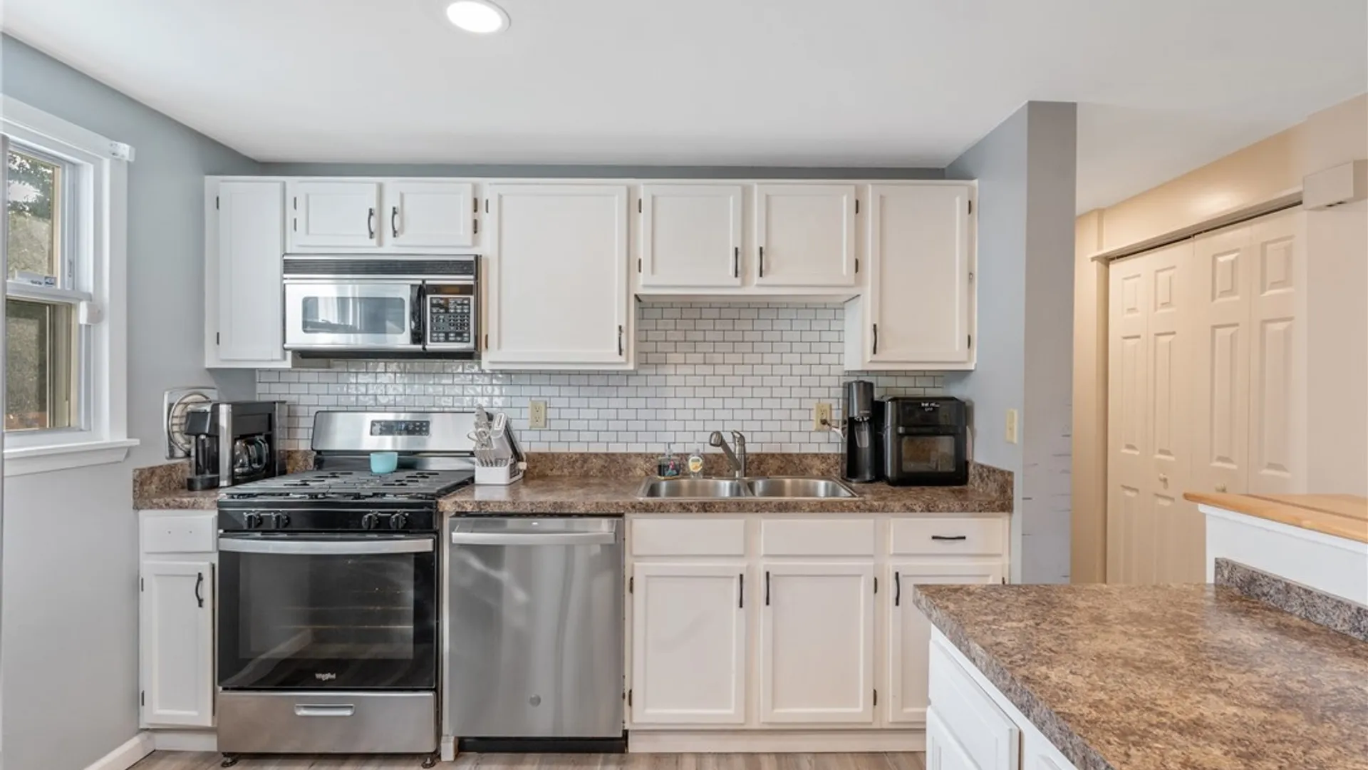 Property at 5013 Dahlia Circle, Clay, NY 13088 17