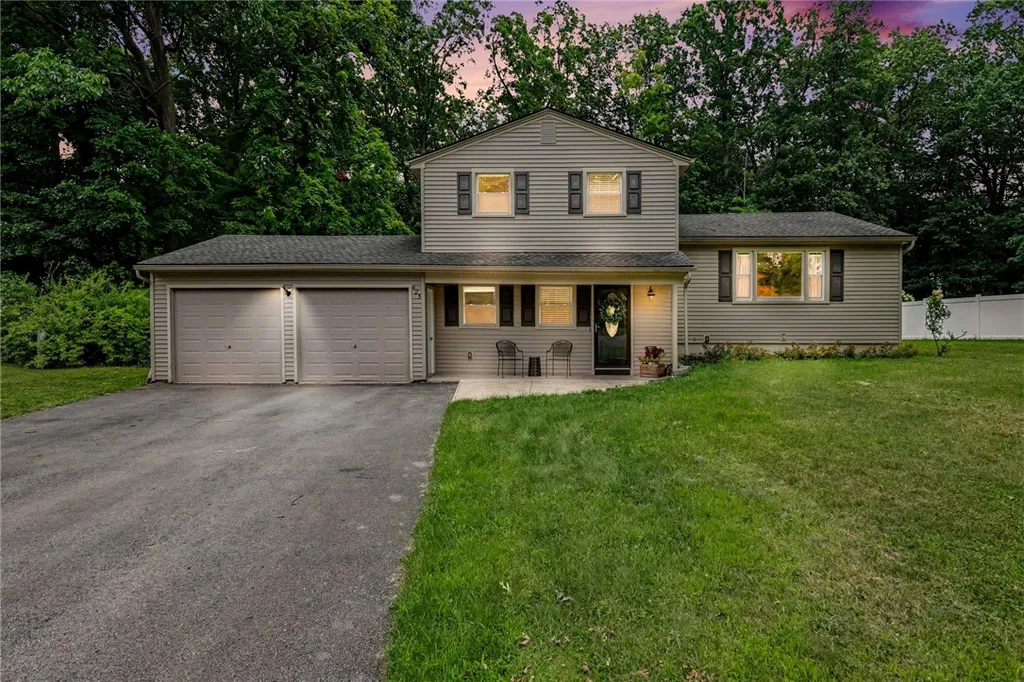 Property at 425 Tara Lane, Webster, NY 14580