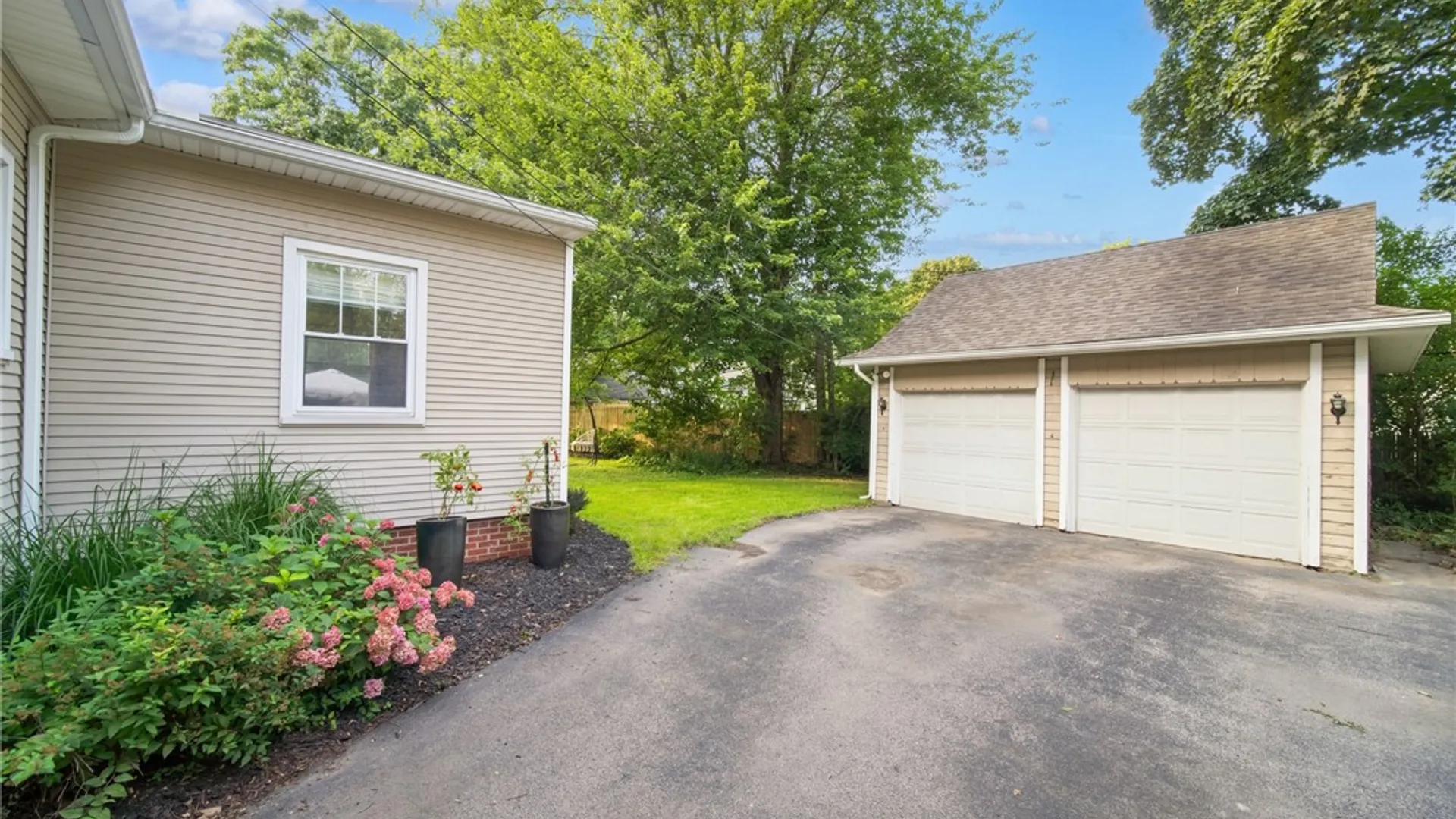 Property at 148 Merchants Road, Rochester, NY 14609 27