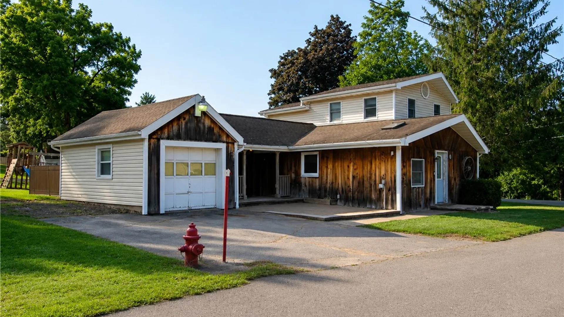 Property at 4 Ashley St, Lyons, NY 14489 3