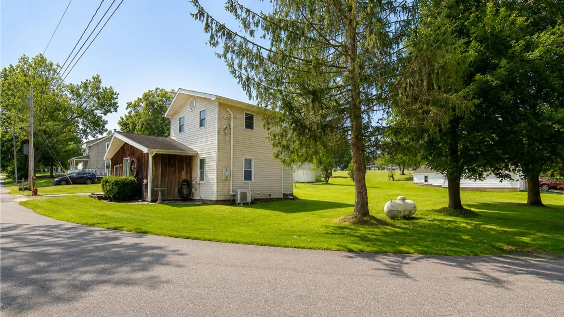 Property at 4 Ashley St, Lyons, NY 14489 6