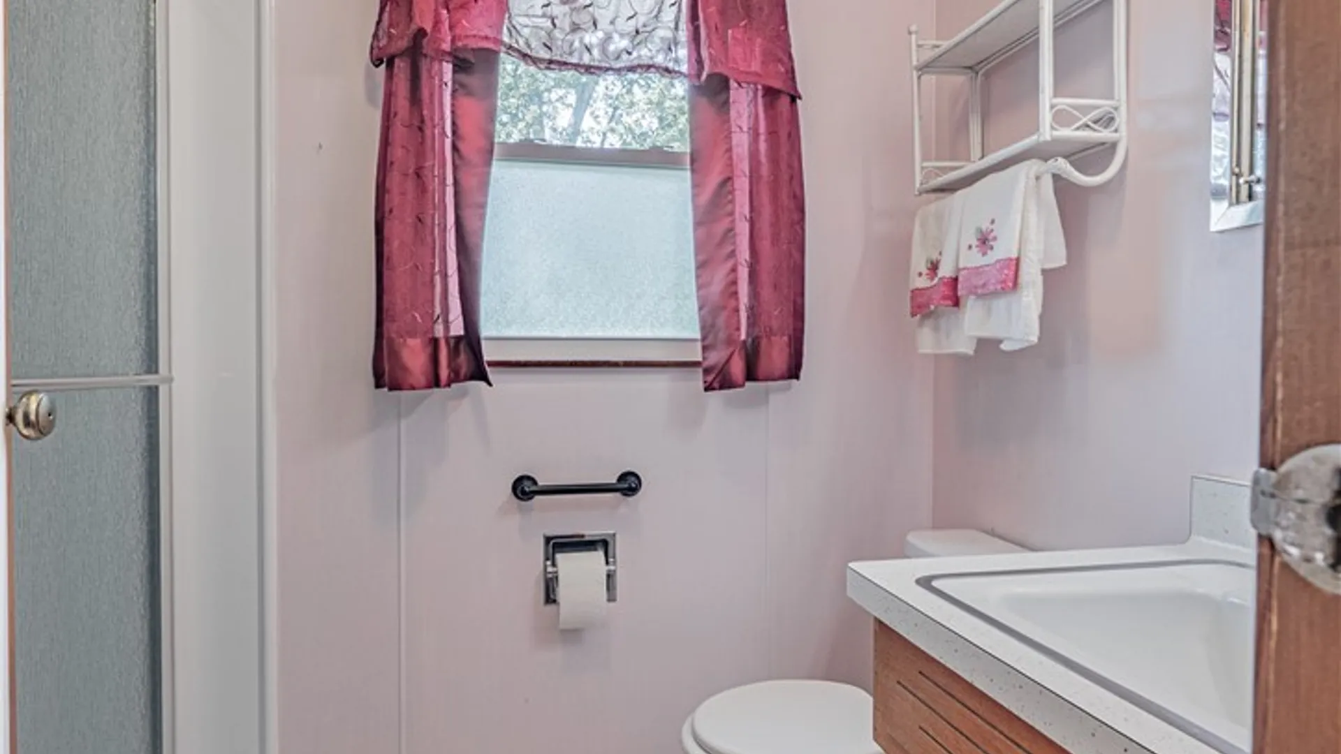 Property at 12 Alabama Place, Lockport City, NY 14094 32