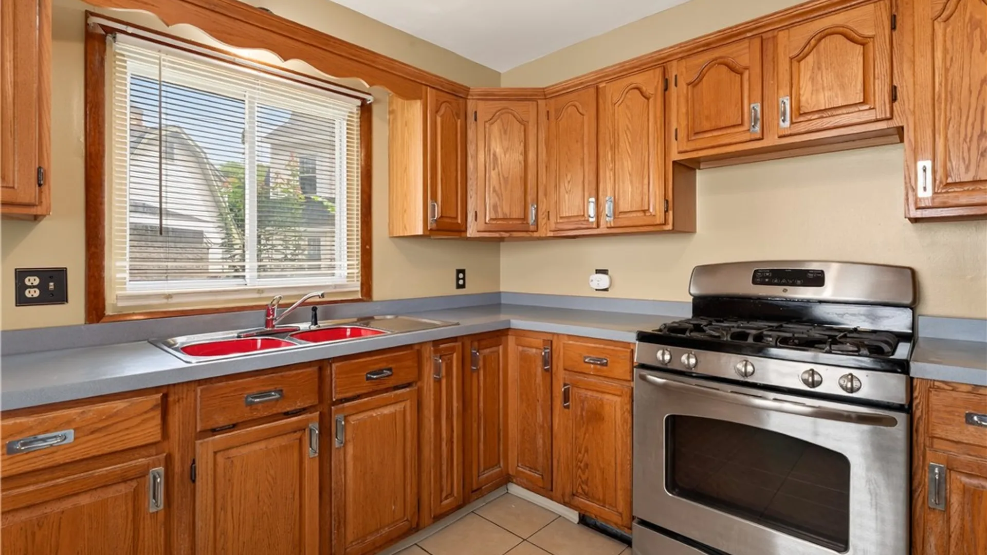 Property at 454 Genesee Park Boulevard, Rochester, NY 14619 15