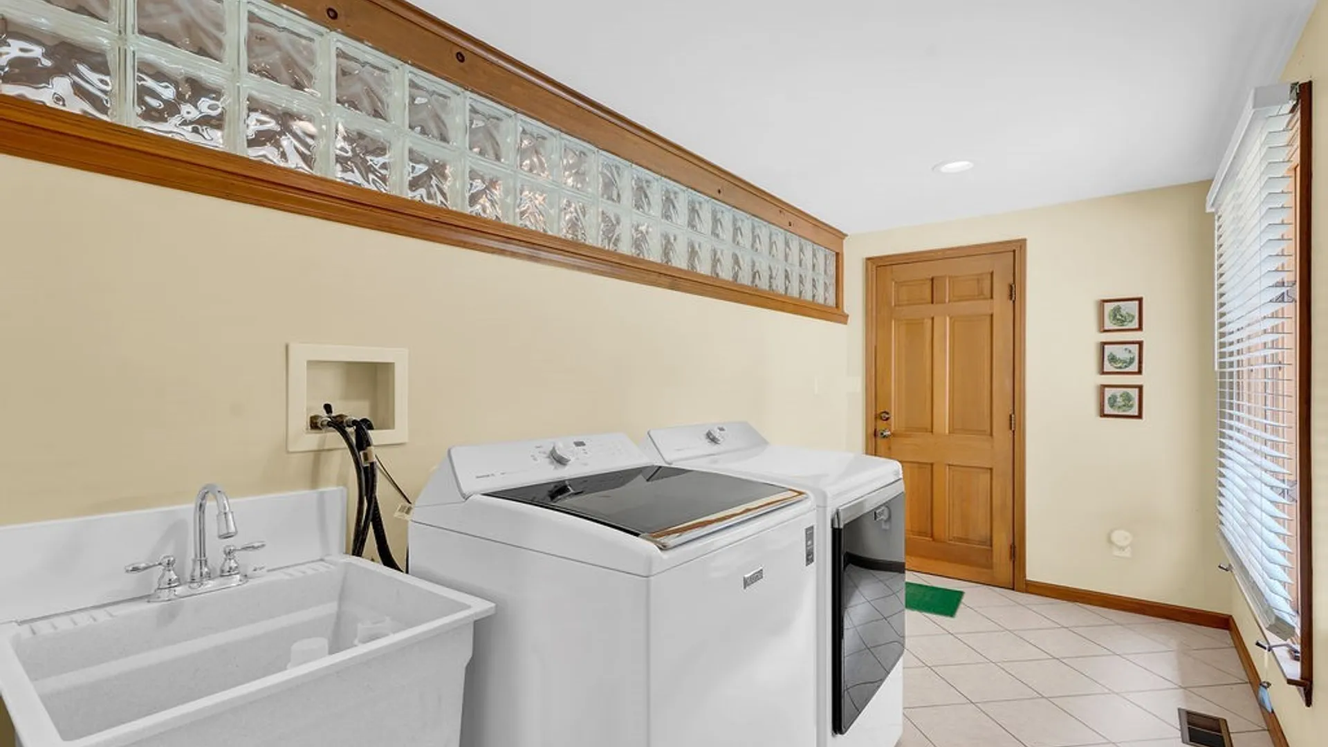 Property at 16 Chapel Woods Court, Amherst, NY 14221 19
