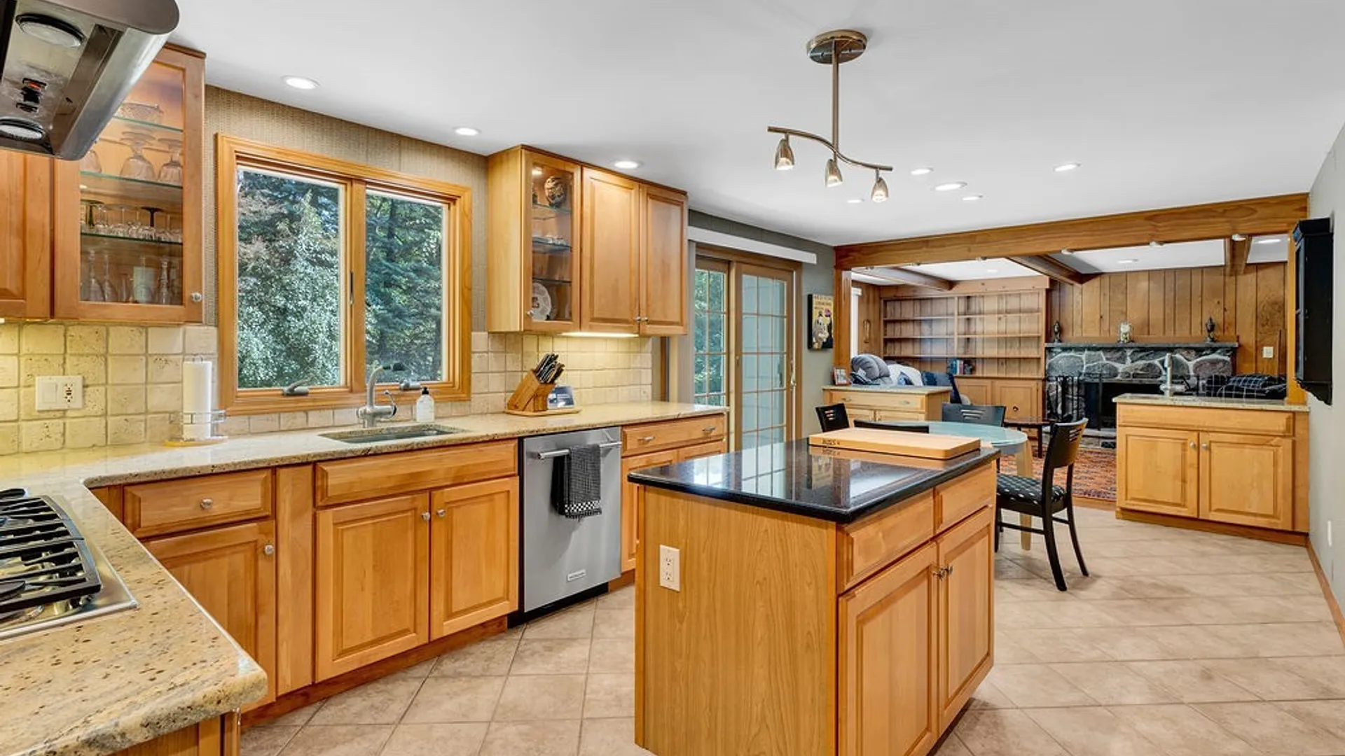 Property at 16 Chapel Woods Court, Amherst, NY 14221 11